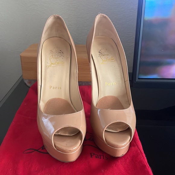 Loubiton patent leather pumps✨ - Picture 3 of 7